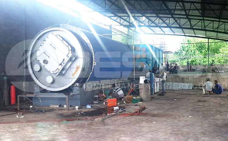 津巴布韋10噸廢舊輪胎煉油現場